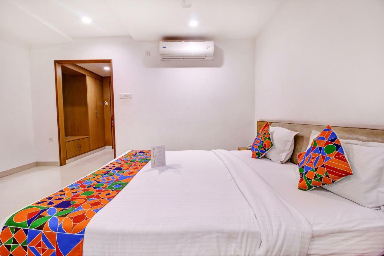 Fabhotel Syberitic Suites Gachibowli - Fully Vaccinated Staff Kondapur  외부 사진