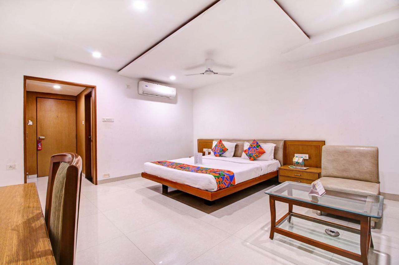Fabhotel Syberitic Suites Gachibowli - Fully Vaccinated Staff Kondapur  외부 사진