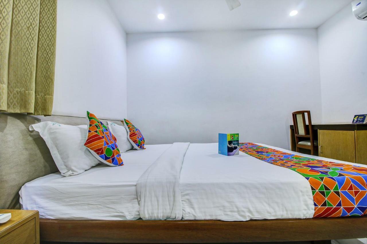 Fabhotel Syberitic Suites Gachibowli - Fully Vaccinated Staff Kondapur  외부 사진
