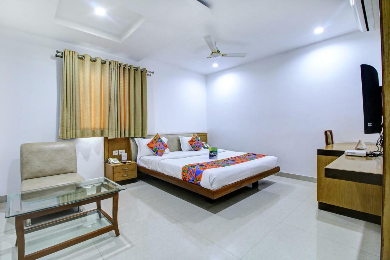 Fabhotel Syberitic Suites Gachibowli - Fully Vaccinated Staff Kondapur  외부 사진