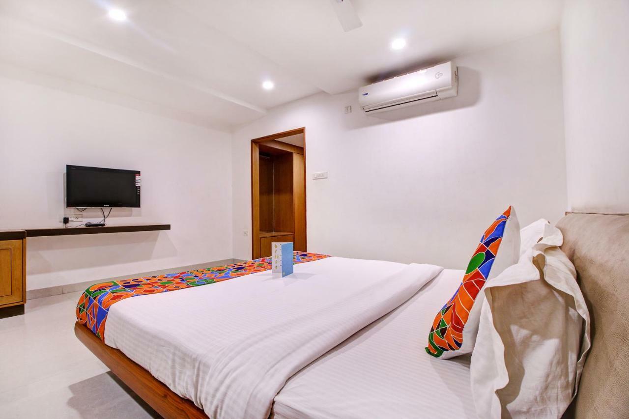 Fabhotel Syberitic Suites Gachibowli - Fully Vaccinated Staff Kondapur  외부 사진