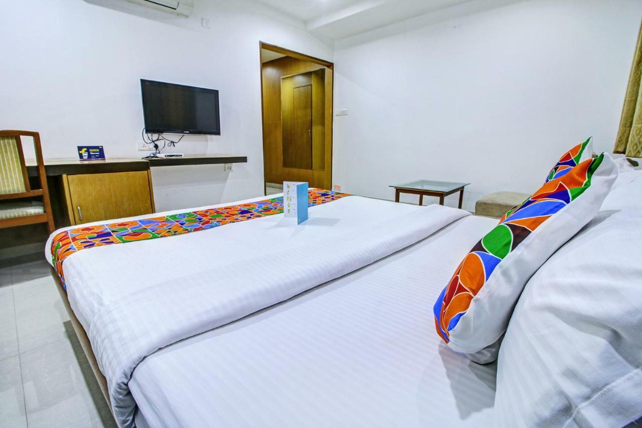 Fabhotel Syberitic Suites Gachibowli - Fully Vaccinated Staff Kondapur  외부 사진