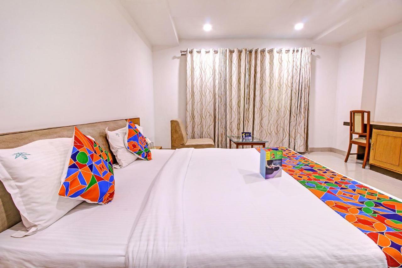 Fabhotel Syberitic Suites Gachibowli - Fully Vaccinated Staff Kondapur  외부 사진
