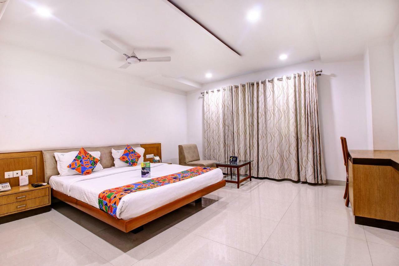 Fabhotel Syberitic Suites Gachibowli - Fully Vaccinated Staff Kondapur  외부 사진