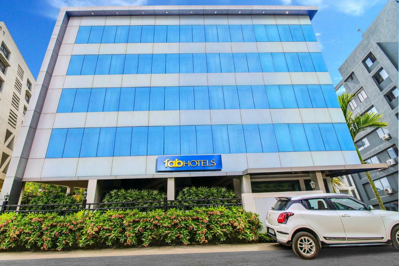 Fabhotel Syberitic Suites Gachibowli - Fully Vaccinated Staff Kondapur  외부 사진